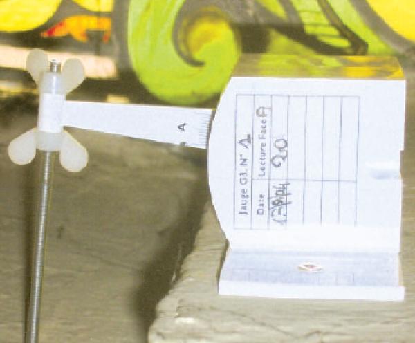 G3-Riss-Messlehre mit QR-Code zur Auswertung perr App